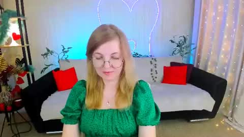 Snapshot of youruniverser chatting on 06-20-26, 10:29 Alice online show from 06-20-26, 10:29