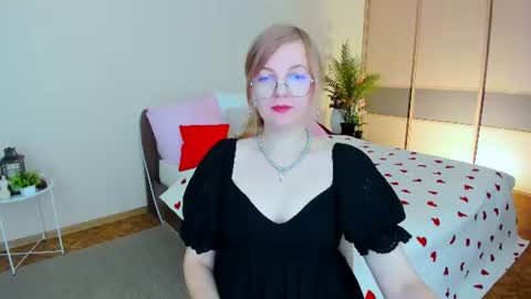 Snapshot of youruniverser chatting on 06-26-26, 05:45 Alice online show from 06-26-26, 05:45