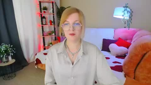 Snapshot of youruniverser chatting on 06-29-26, 10:15 Alice online show from 06-29-26, 10:15