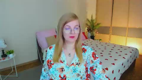Snapshot of youruniverser chatting on 07-16-26, 10:10 Alice online show from 07-16-26, 10:10