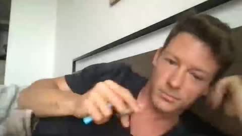 Snapshot of yoyoyo1221 chatting on 02-15-26, 10:06 yoyoyo1221 online show from 02-15-26, 10:06