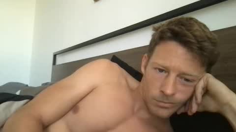 Snapshot of yoyoyo1221 chatting on 04-14-26, 11:00 yoyoyo1221 online show from 04-14-26, 11:00