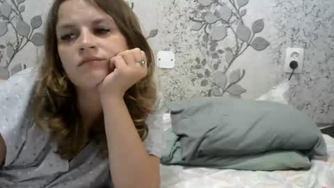 Yoyrgirlxq online show from 07-08-26, 06:18