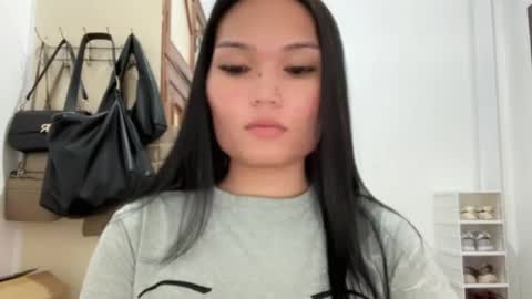 yrdrmgrl_jennie26 online show from 02-11-26, 05:51