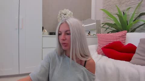 Snapshot of yssaacher chatting on 05-31-26, 06:42 Crazy P online show from 05-31-26, 06:42