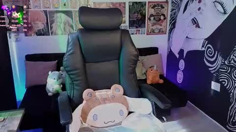    rawr   Anne Independent model      online show from 11-13-25, 07:13