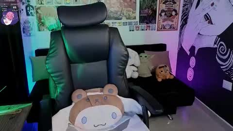    rawr   Anne Independent model      online show from 01-16-26, 10:58