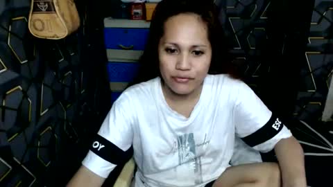 Snapshot of yumi_white chatting on 06-11-26, 12:32 yumi online show from 06-11-26, 12:32