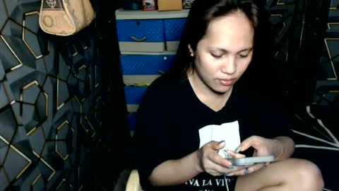 yumi online show from 06-18-26, 05:41
