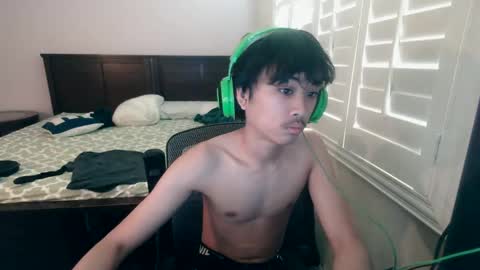 yungasianboyy2007 online show from 04-14-26, 07:53