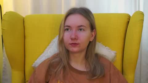 Snapshot of yuricazel chatting on 03-20-26, 07:24 Alesia online show from 03-20-26, 07:24