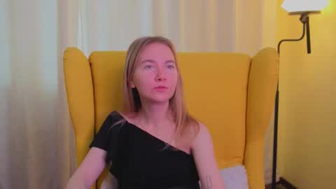 Snapshot of yuricazel chatting on 03-26-26, 07:36 Alesia online show from 03-26-26, 07:36