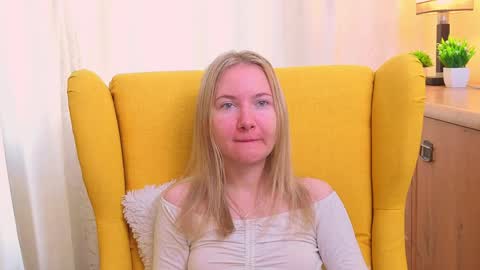 Snapshot of yuricazel chatting on 04-06-26, 07:20 Alesia online show from 04-06-26, 07:20