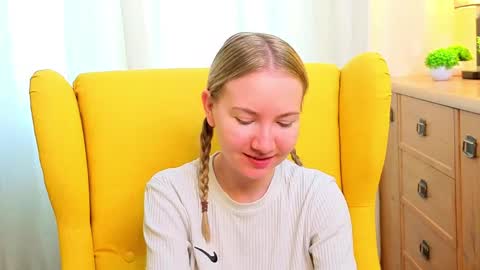 Snapshot of yuricazel chatting on 04-07-26, 07:09 Alesia online show from 04-07-26, 07:09