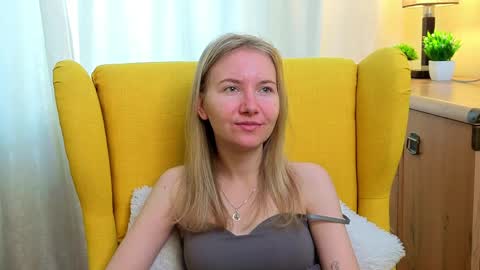 Snapshot of yuricazel chatting on 04-08-26, 07:08 Alesia online show from 04-08-26, 07:08