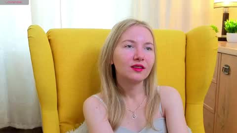 Snapshot of yuricazel chatting on 04-16-26, 07:31 Alesia online show from 04-16-26, 07:31