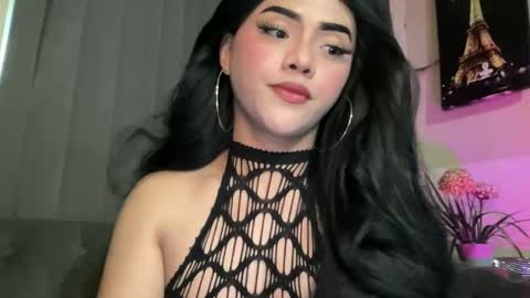 Snapshot of yvonne_guidotti chatting on 05-17-26, 07:43 Miss Cali online show from 05-17-26, 07:43