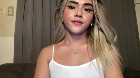 Snapshot of yvonne_guidotti chatting on 06-04-26, 06:36 Miss Cali online show from 06-04-26, 06:36