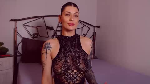 I V Y   online show from 05-15-26, 08:49