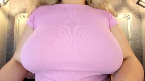 Snapshot of zafiro_claire chatting on 05-02-26, 06:46 Claire online show from 05-02-26, 06:46