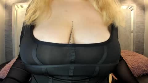 Snapshot of zafiro_claire chatting on 05-10-26, 07:24 Claire online show from 05-10-26, 07:24