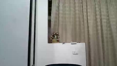 Zafiro online show from 04-22-26, 06:31