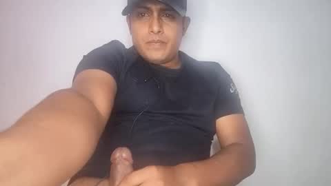 Snapshot of zagros07 chatting on 04-20-26, 10:33 zagros07 online show from 04-20-26, 10:33