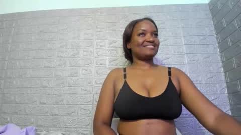 Snapshot of zamara__ chatting on 04-18-26, 02:37 Zamara online show from 04-18-26, 02:37