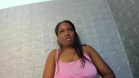 Snapshot of zamara__ chatting on 04-18-26, 02:43 Zamara online show from 04-18-26, 02:43