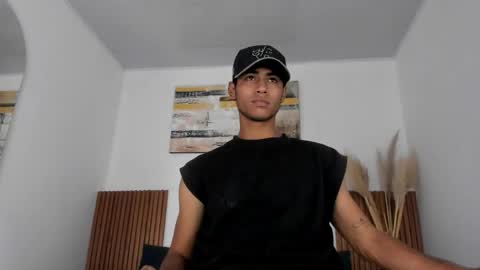 Snapshot of zander_2120 chatting on 04-18-26, 01:37 Zander online show from 04-18-26, 01:37