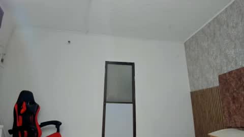Snapshot of zander_walker chatting on 06-10-26, 03:55 Zander online show from 06-10-26, 03:55