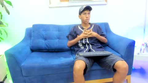 Snapshot of zane_belville chatting on 05-10-26, 11:15 Zane Belville online show from 05-10-26, 11:15