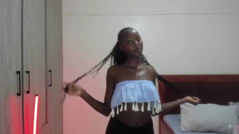Snapshot of zara411 chatting on 06-16-26, 05:26 Zara online show from 06-16-26, 05:26