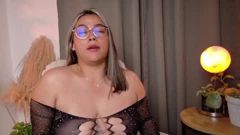 Snapshot of zara_nova chatting on 06-23-26, 11:03 Zara Nova online show from 06-23-26, 11:03