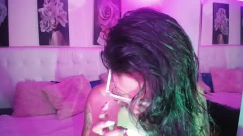 Snapshot of zarahbennet chatting on 06-19-26, 05:17 Zarah online show from 06-19-26, 05:17