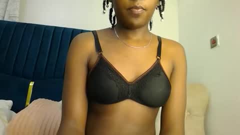 Snapshot of zariah011 chatting on 03-08-26, 02:04 zariah online show from 03-08-26, 02:04