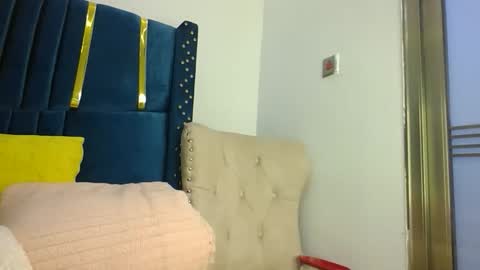 Snapshot of zariah011 chatting on 04-06-26, 07:04 zariah online show from 04-06-26, 07:04