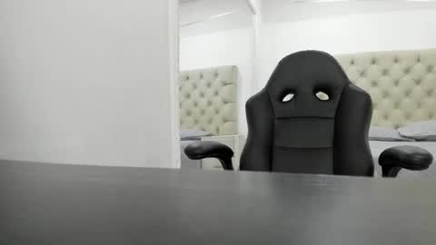 Snapshot of zarinawynne chatting on 11-24-25, 08:19 Zarina Waynne online show from 11-24-25, 08:19