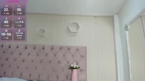 Snapshot of zarinawynne chatting on 05-17-26, 01:40 Zarina Waynne online show from 05-17-26, 01:40