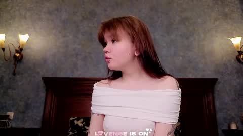 Emilia online show from 06-08-26, 02:23
