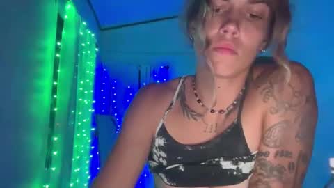 Snapshot of zellaxobella chatting on 09-10-25, 04:34 zellaxobella online show from 09-10-25, 04:34