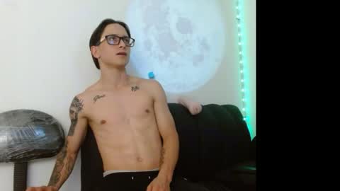 Snapshot of zeusdark19 chatting on 05-20-26, 05:13 zeus online show from 05-20-26, 05:13