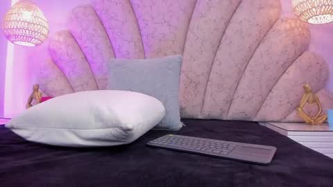 Snapshot of zoe_blosson chatting on 05-17-26, 01:58 zoe_blosson online show from 05-17-26, 01:58