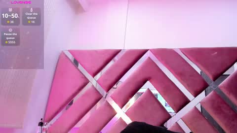zoe_evaanss_ online show from 06-17-26, 07:15
