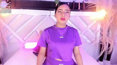 Snapshot of zoe_johnsonn1 chatting on 05-09-26, 10:04 Zoey online show from 05-09-26, 10:04