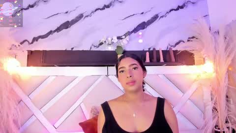 Snapshot of zoe_johnsonn1 chatting on 05-15-26, 09:44 Zoey online show from 05-15-26, 09:44