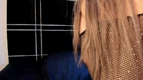 Snapshot of zoe_ll chatting on 05-14-26, 06:04 SWEET ZOE online show from 05-14-26, 06:04