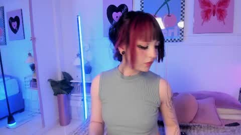 Snapshot of zoe_lynch_ chatting on 07-16-26, 12:00 Zoe Lynch online show from 07-16-26, 12:00