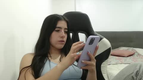 Snapshot of zoe_mill33r chatting on 02-25-26, 05:50 Zoe online show from 02-25-26, 05:50
