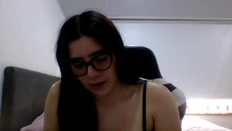 Snapshot of zoe_mill33r chatting on 07-15-26, 06:57 Zoe online show from 07-15-26, 06:57